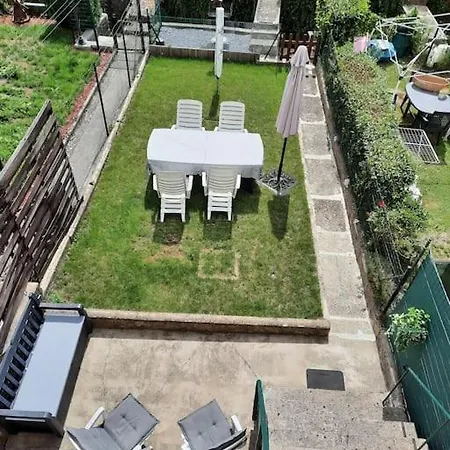 Maison Touristique à Avec Jardin Hébergement de vacances *
